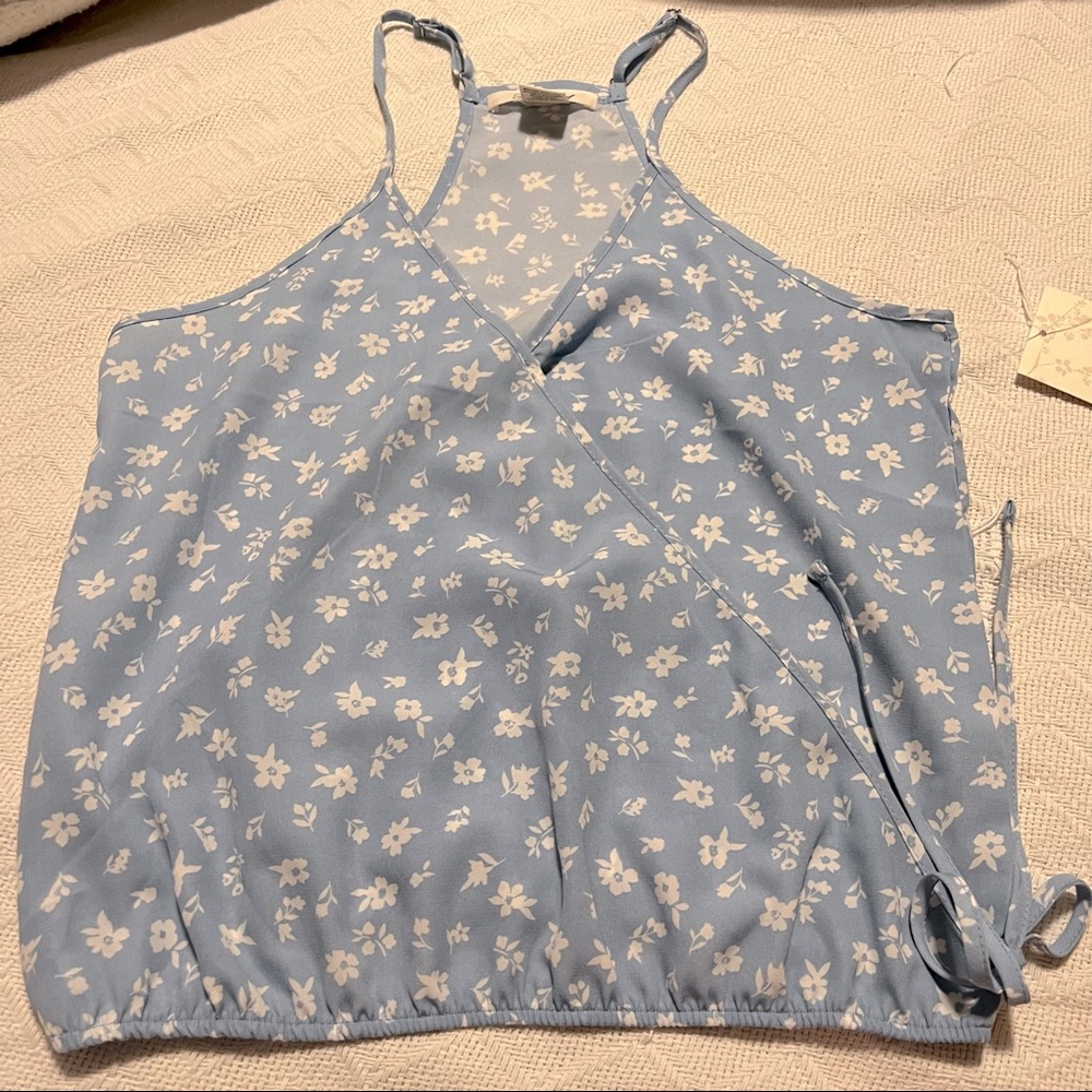 NEW Passport Racerback Floral Wrap Front Top w/ Bubble Hem Size Medium